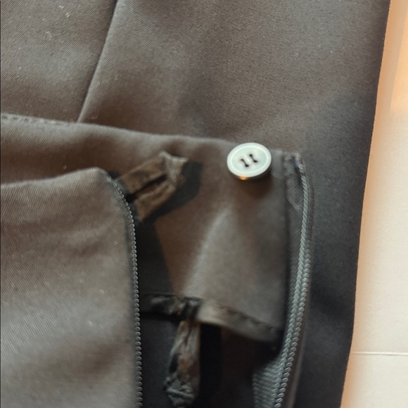 AKRIS Classic Black Melissa Ankle Woman’s Pull-on with Side Zipper Pant - Picture 9 of 13